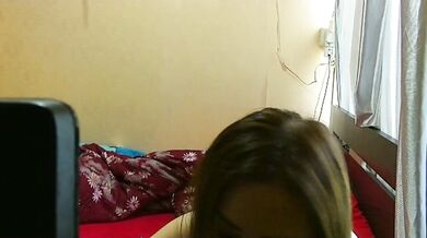 《居家摄像头破解》小伙和漂亮女友之间的私密生活被曝光 (11)